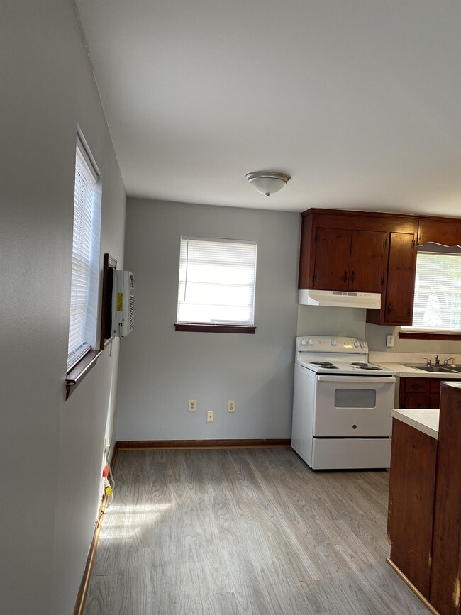Building Photo - 4013 W Montague Ave