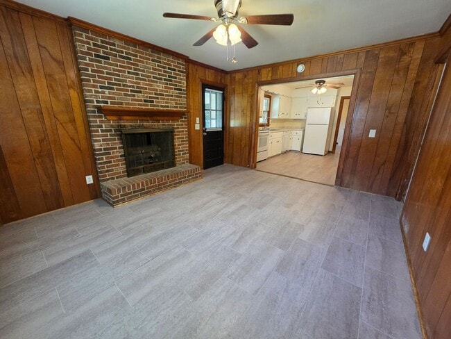 Building Photo - 318 Jasper Ln