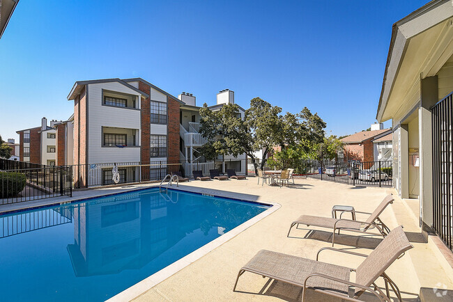 Building Photo - Churchill Crossing Apartments