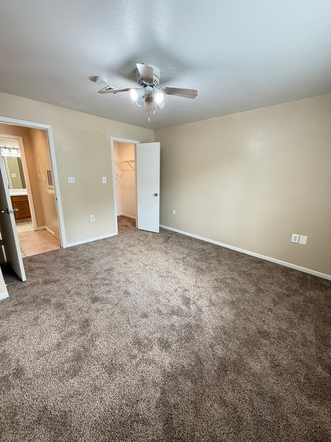Building Photo - 811 Cloyd Dr