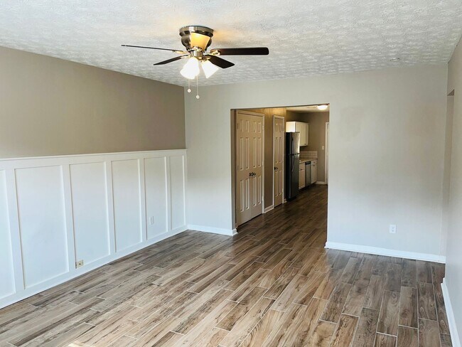 Foto del edificio - 3175 Sarah Lou Dr