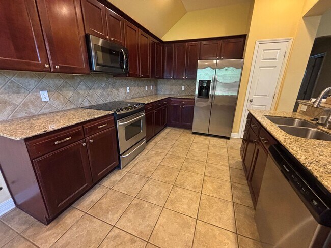 Foto del edificio - 4 BEDROOM WITH BONUS ROOM IN LEGACY SUBDIVISION