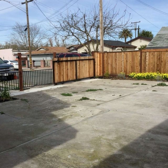 Building Photo - House For Rent in Stockton