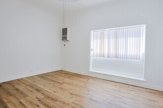 Building Photo - 739 Normandie Ave