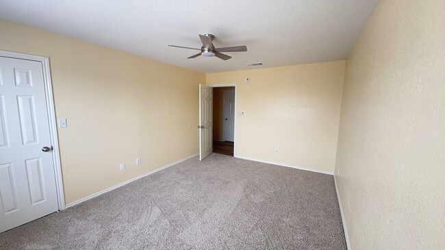 Building Photo - 3207 Hereford Ln