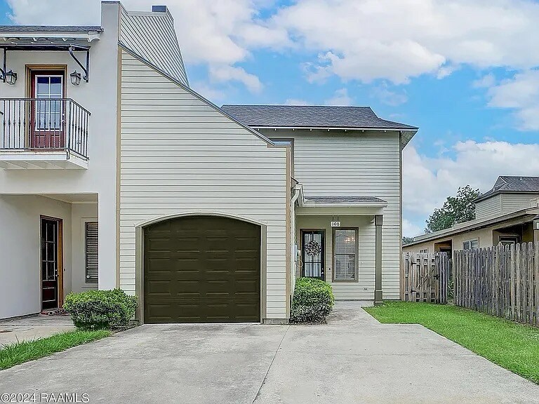 Primary Photo - 108 Bandera Dr