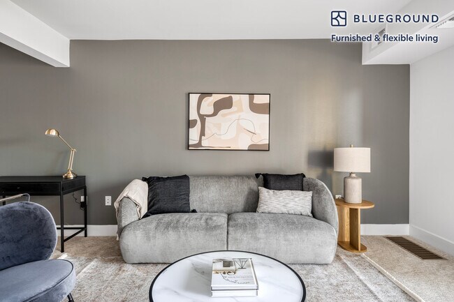 Foto del edificio - 350 Sharon Park Dr