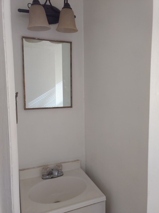 Aseo de cortesía, 1.ª planta - 828 Maury Ave