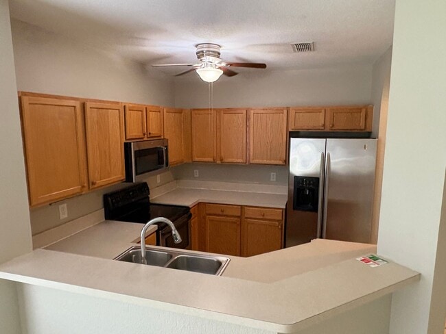 Building Photo - 2/2.5 Townhome in Fort Myers for Rent