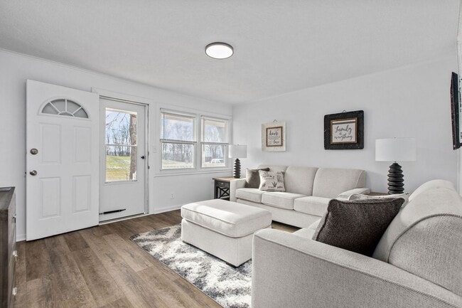 Building Photo - Charming 2-bedroom, 1-bathroom townhouse l...