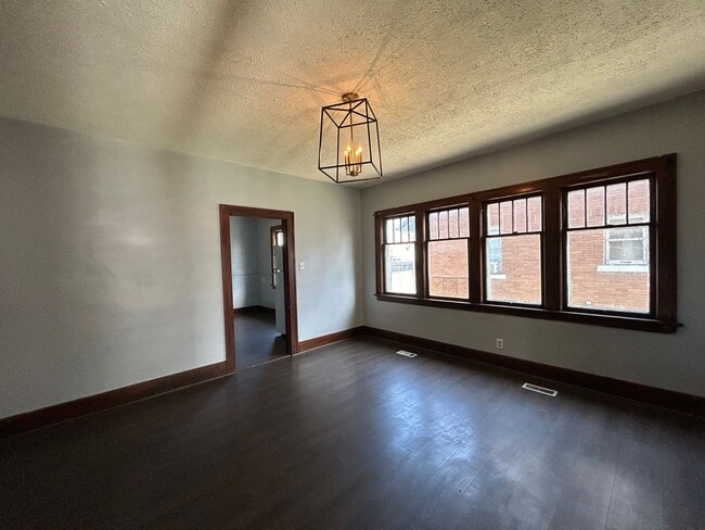 Building Photo - Updated 3-Bedroom, 1-Bathroom Home – $1,40...