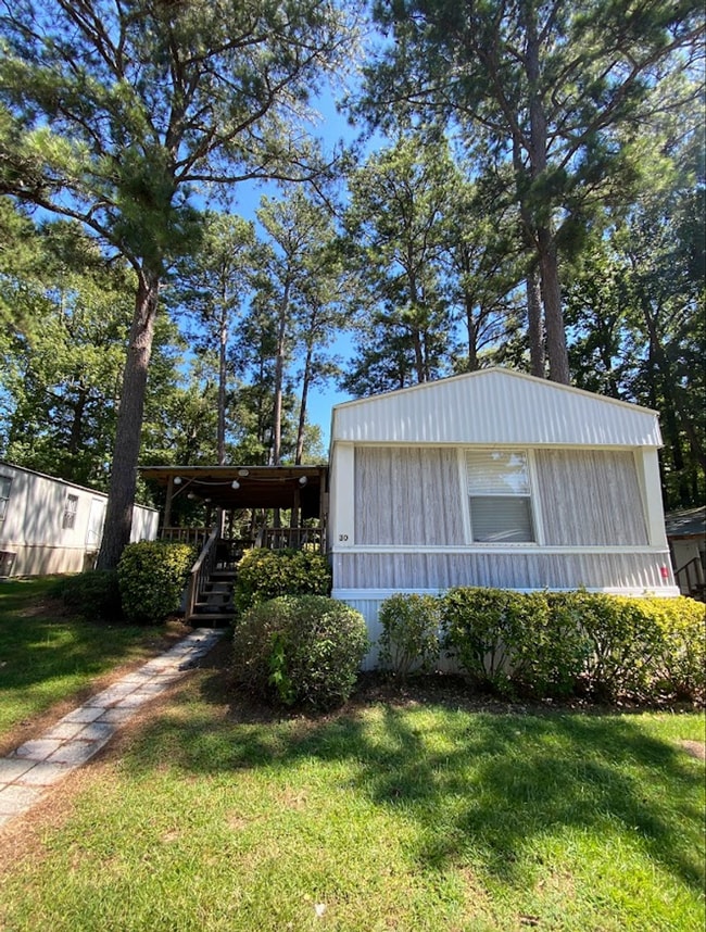 Foto del edificio - 3 Bedroom/ 2 Bathroom Mobile Home with a f...