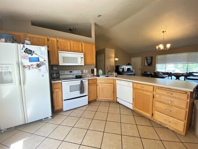 Building Photo - 850 S 1700 W