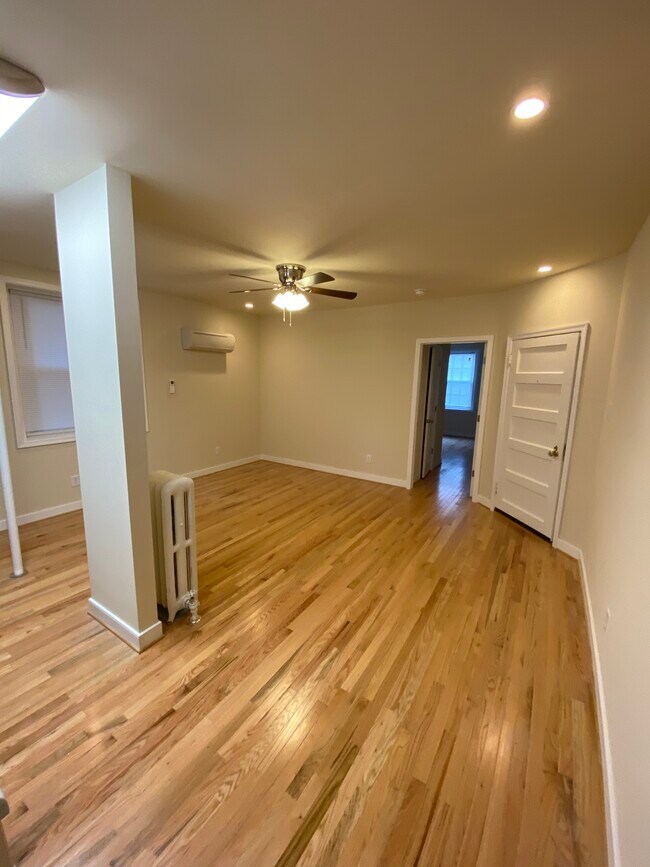 Foto del edificio - 3128 Stuart Ave