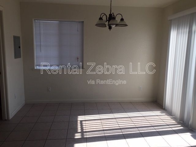 Building Photo - 936 W 13th St