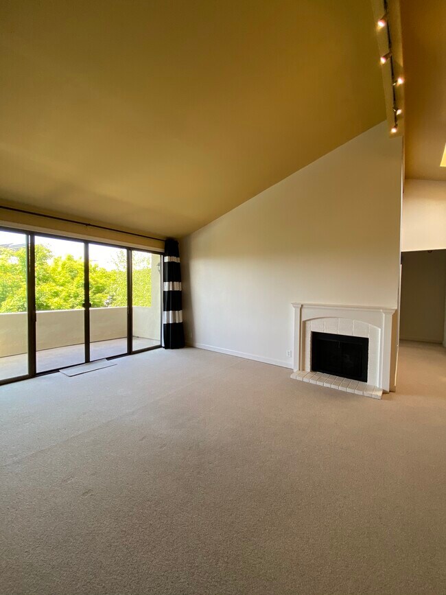 500 Almer Rd Unit 304, Burlingame, CA 94010 Condo for Rent in Burlingame, CA