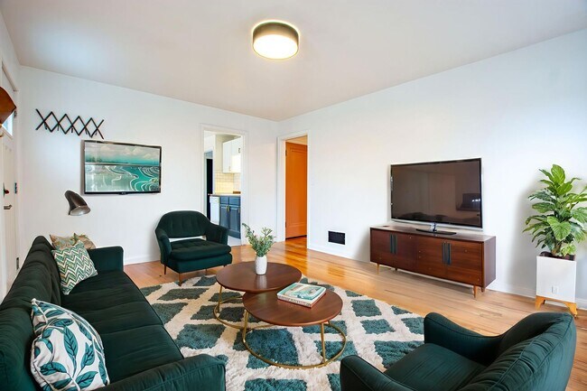 Foto del edificio - Adorable 2 Bedroom / 2 Bath Home in Aksarben with Washer/Dryer and Fenced Backyard!