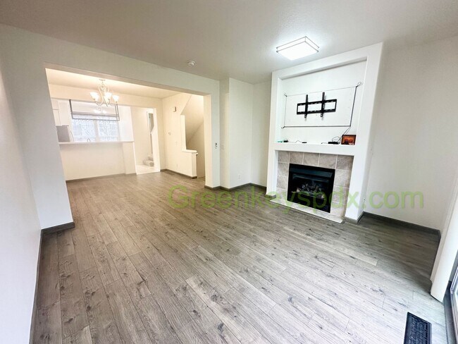 Building Photo - 100$OFF FIRST MONTHS RENT IF SIGNED LEASE BY 3/17