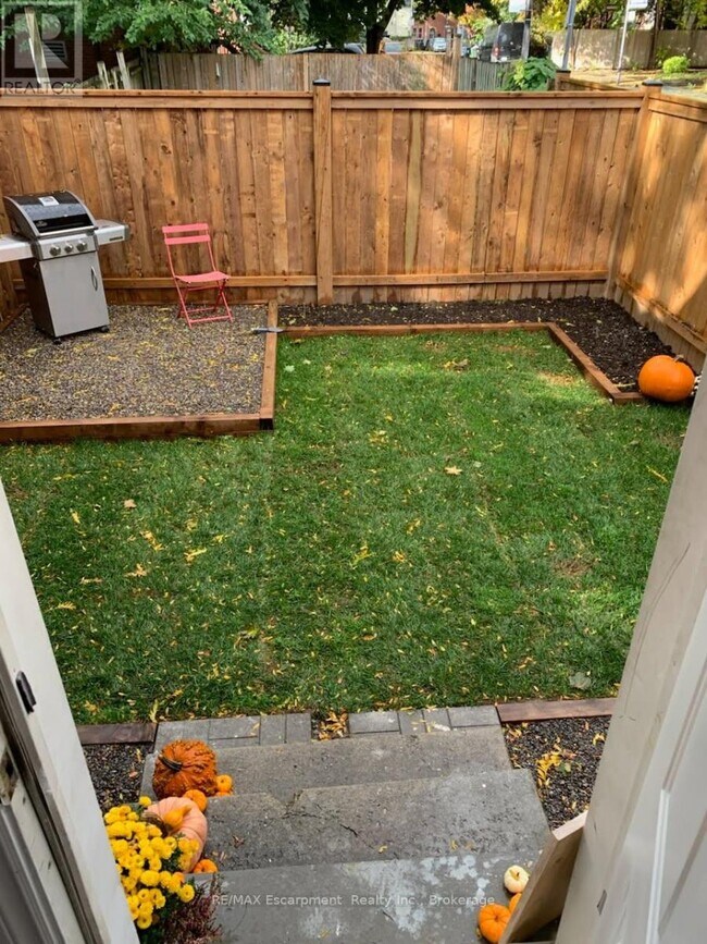 Building Photo - 118 Sackville St