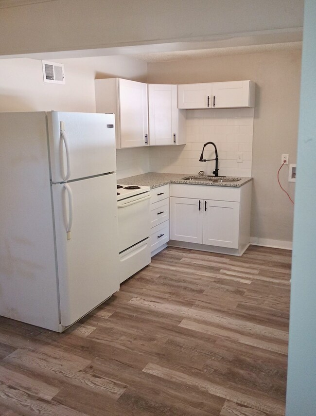 Foto del edificio - Grandview 2-Bed/1-Bath Duplex – Coming Soon