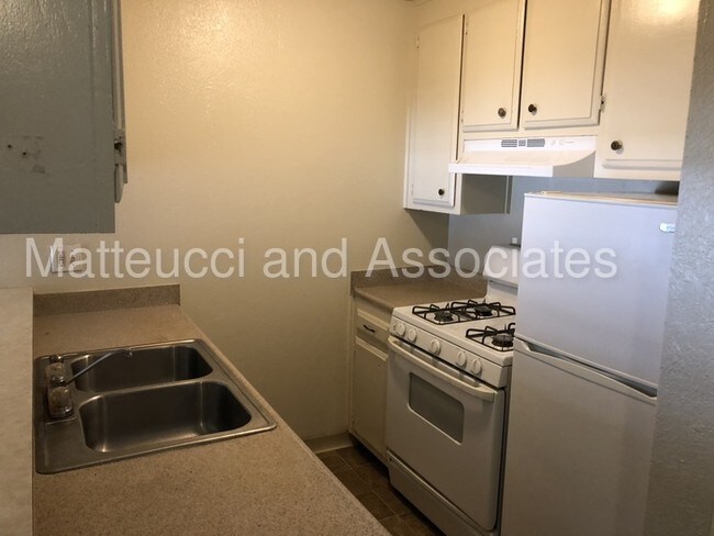 Building Photo - Conveniently Located 1 bed 1 bath