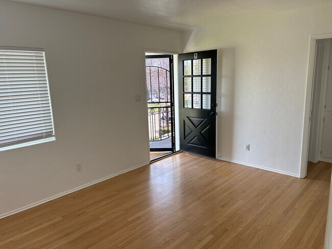 Foto del edificio - 4208 Fanuel St