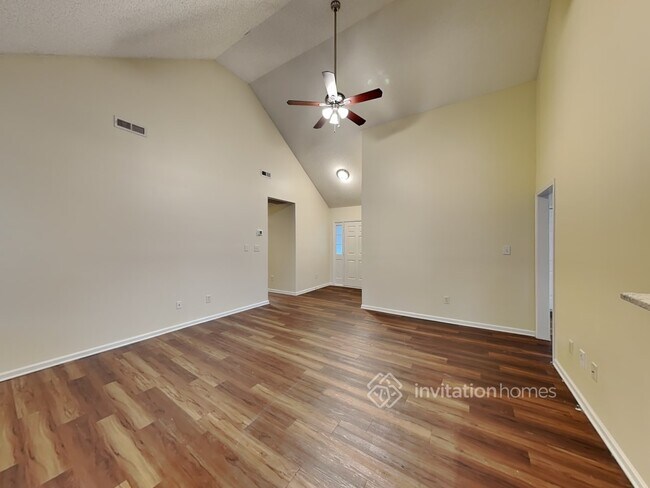 Foto del edificio - 300 Deerfield Dr
