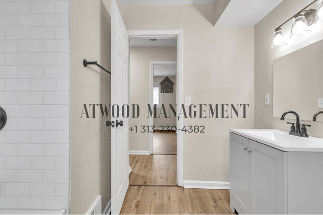 Foto del edificio - This beautifully updated 3-bedroom, 1-bath single-family home is ready for move-in!