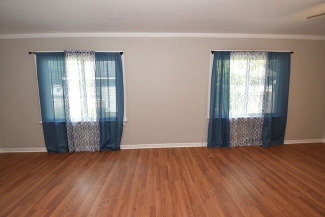 Building Photo - Mishawaka- near Bethel University, shoppin...