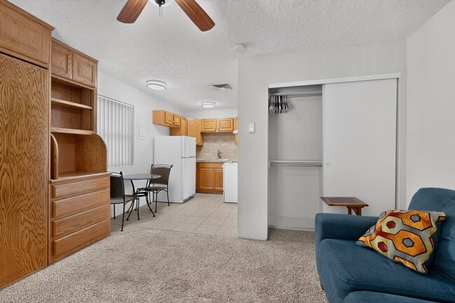 Building Photo - Cloverleaf Apartments