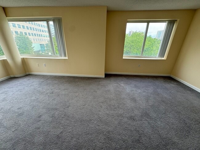 Building Photo - 8 Museum Way