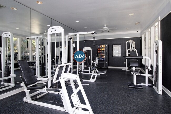 Building Photo - Spacious Third-Floor Condo at The Estate a...