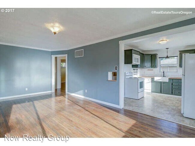 Building Photo - 2 br, 1 bath House - 10006 SE Yukon Street