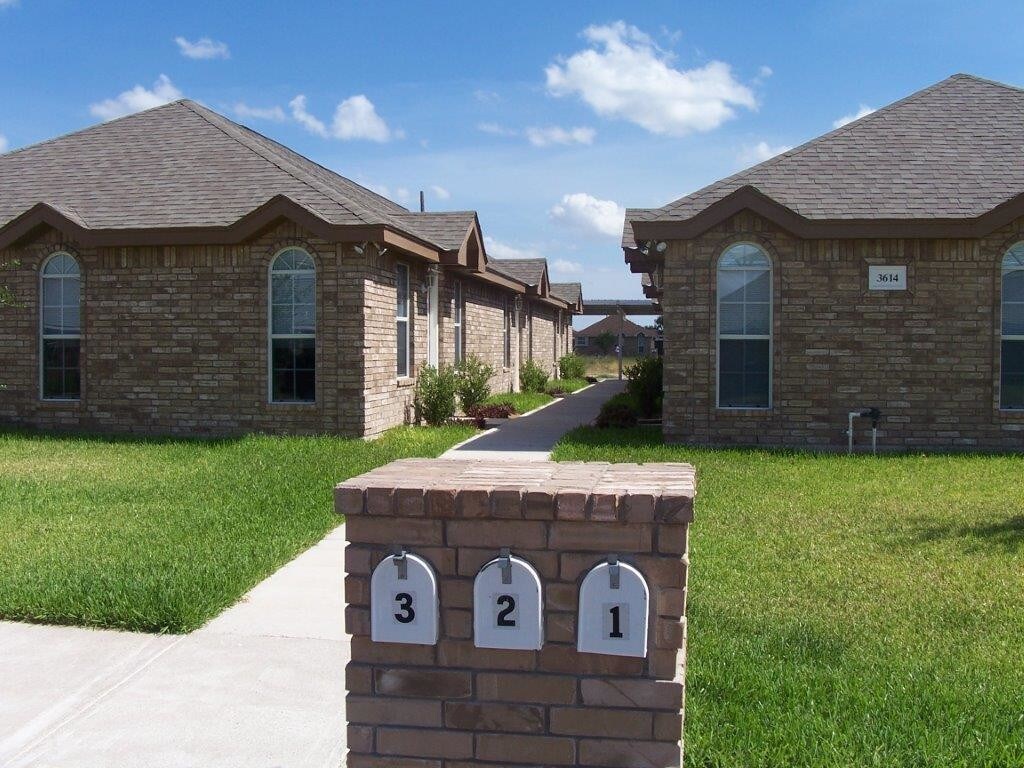 Primary Photo - 3710 W Faith Hill St