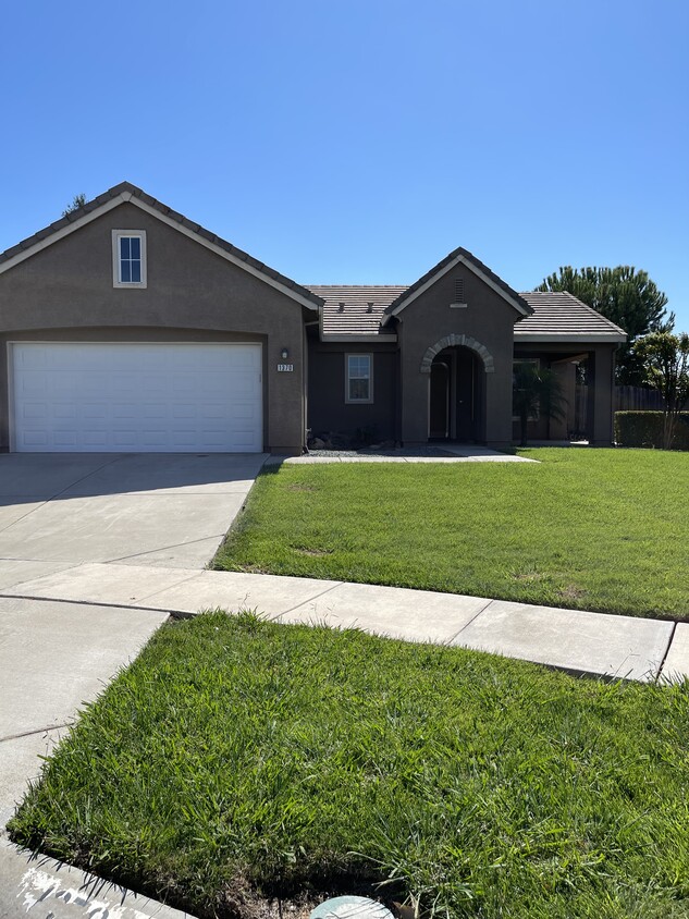Primary Photo - 1370 Oregon Creek Way