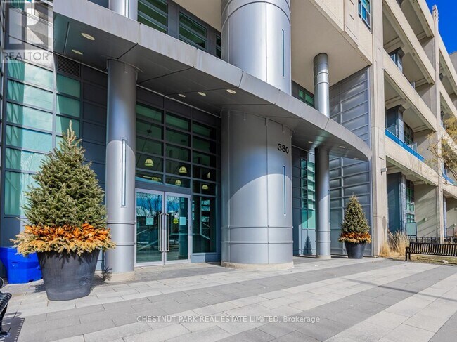 Photo du bâtiment - 380-380 Macpherson Ave