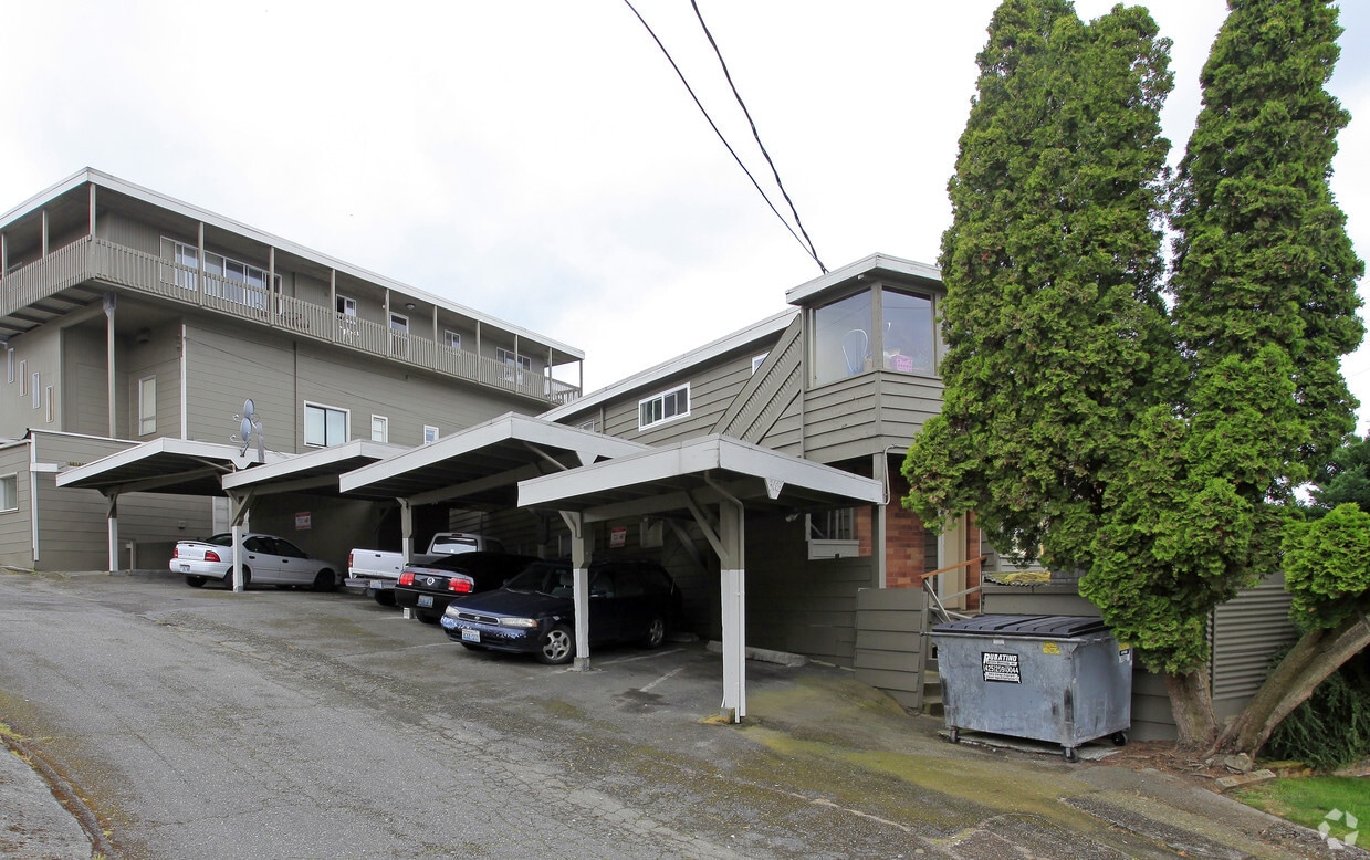 Building Photo - 3003 Kromer Ave