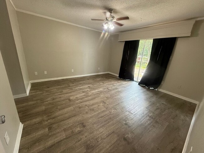 Building Photo - 1102 Lilac Dr
