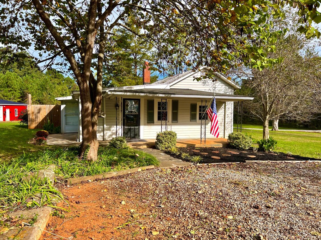 Primary Photo - Charming, Cute and Move-in Ready!