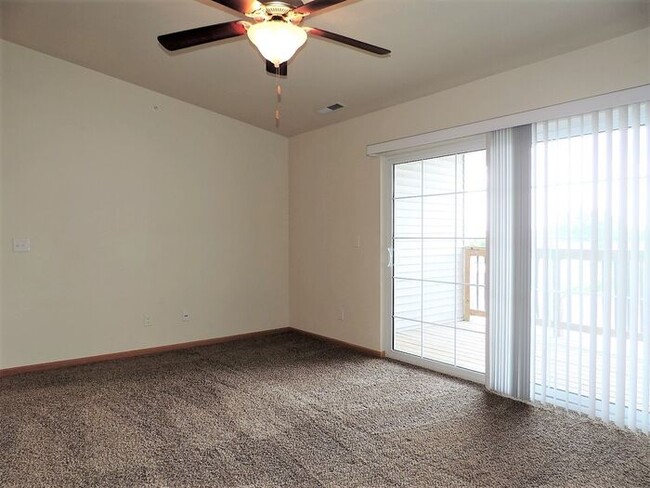 Foto del edificio - $975 | 2 Bedroom, 2 Bathroom Condo | No Pe...