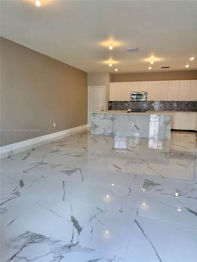 Foto del edificio - 8348 NW 43rd St