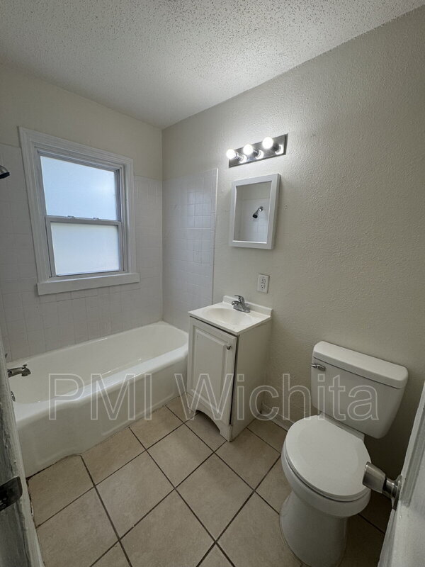 Building Photo - 648 S Hydraulic Ave