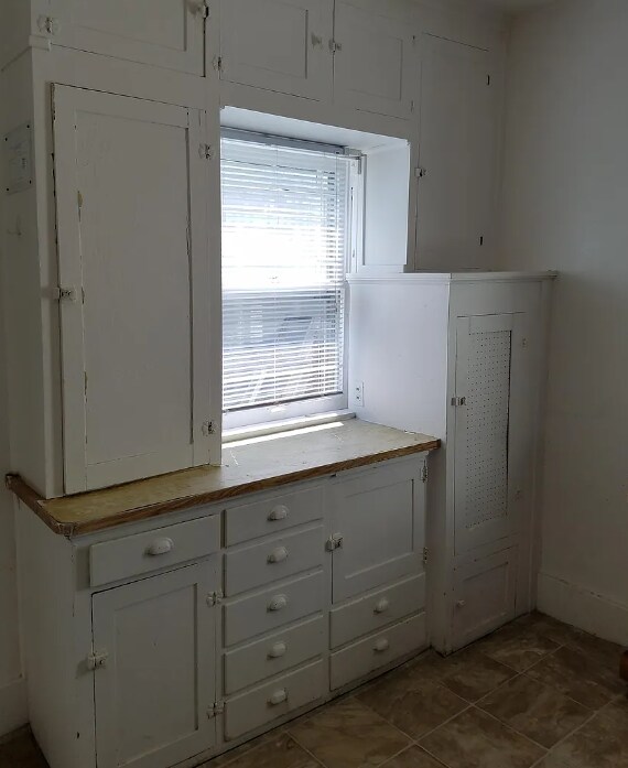 Foto del edificio - 808 W Seerley Blvd