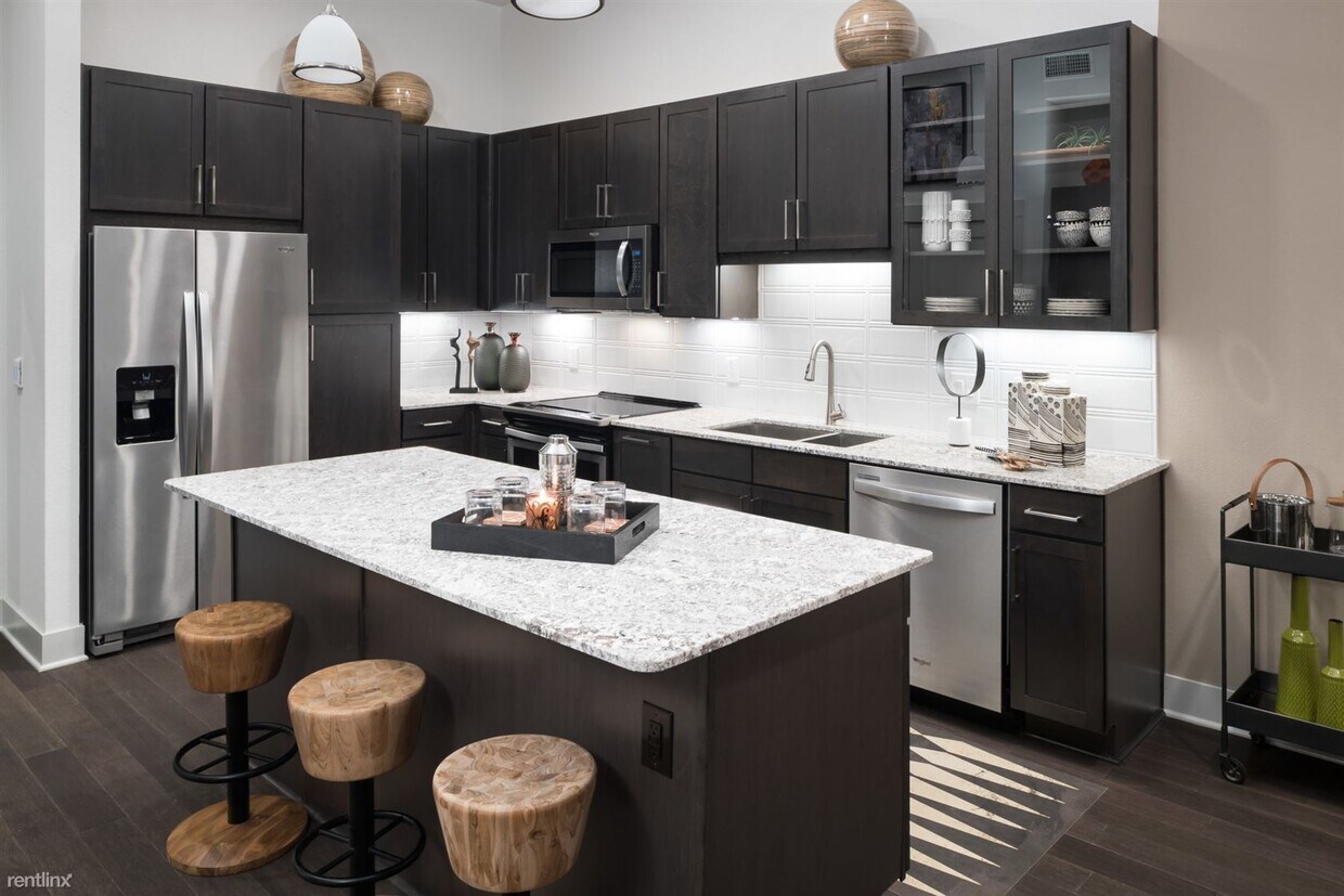 Foto principal - 1 br, 1 bath Condo - 300 E Croslin St