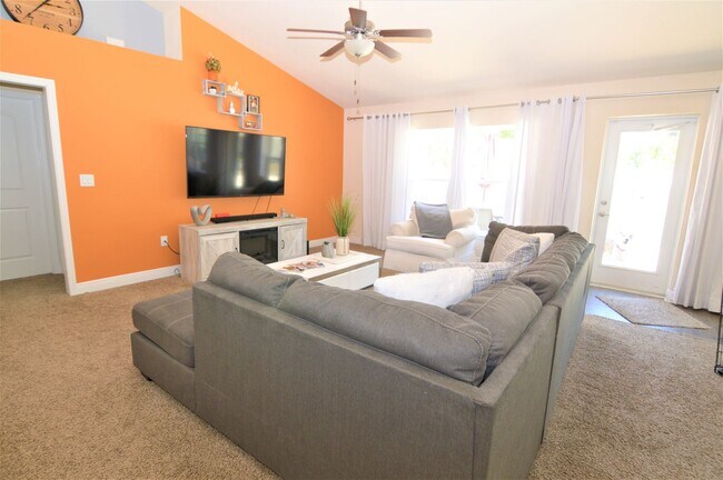 Photo - POOL 4/2 House