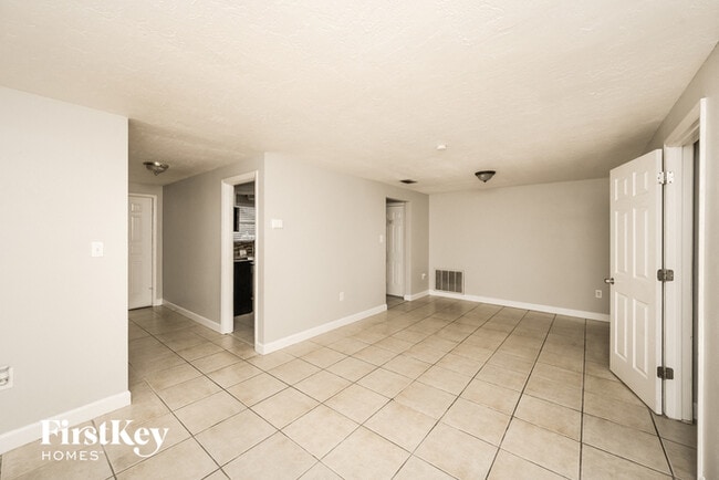 Building Photo - 8215 Winthrop Dr
