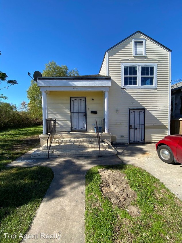 Primary Photo - 3 br, 2 bath Apartment - 2524 Port