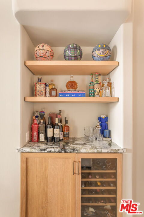 Foto del edificio - 930 N Doheny Dr