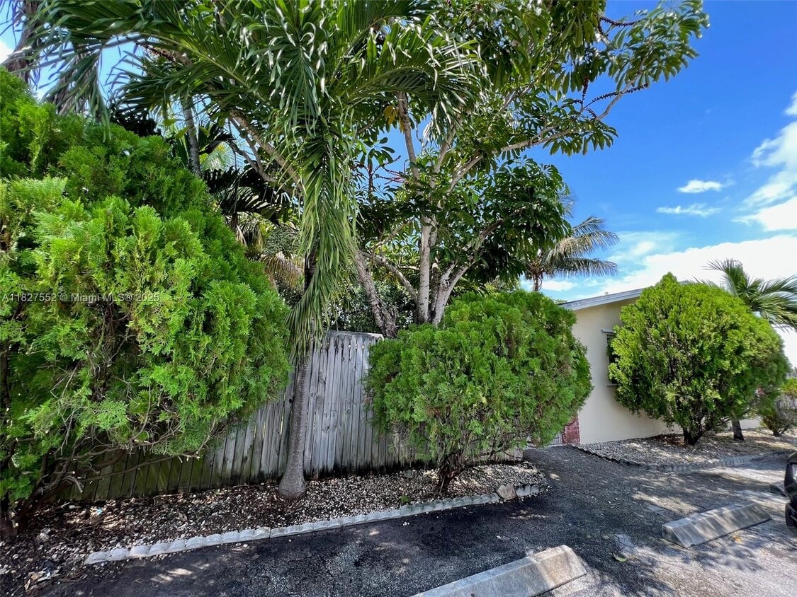 Primary Photo - 4841 SW 45th Ave