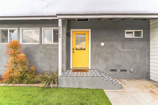Building Photo - 5959 W 85th Plz